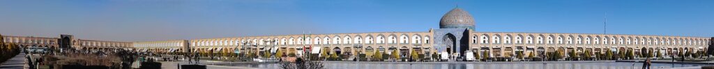 A panorama of the square.
