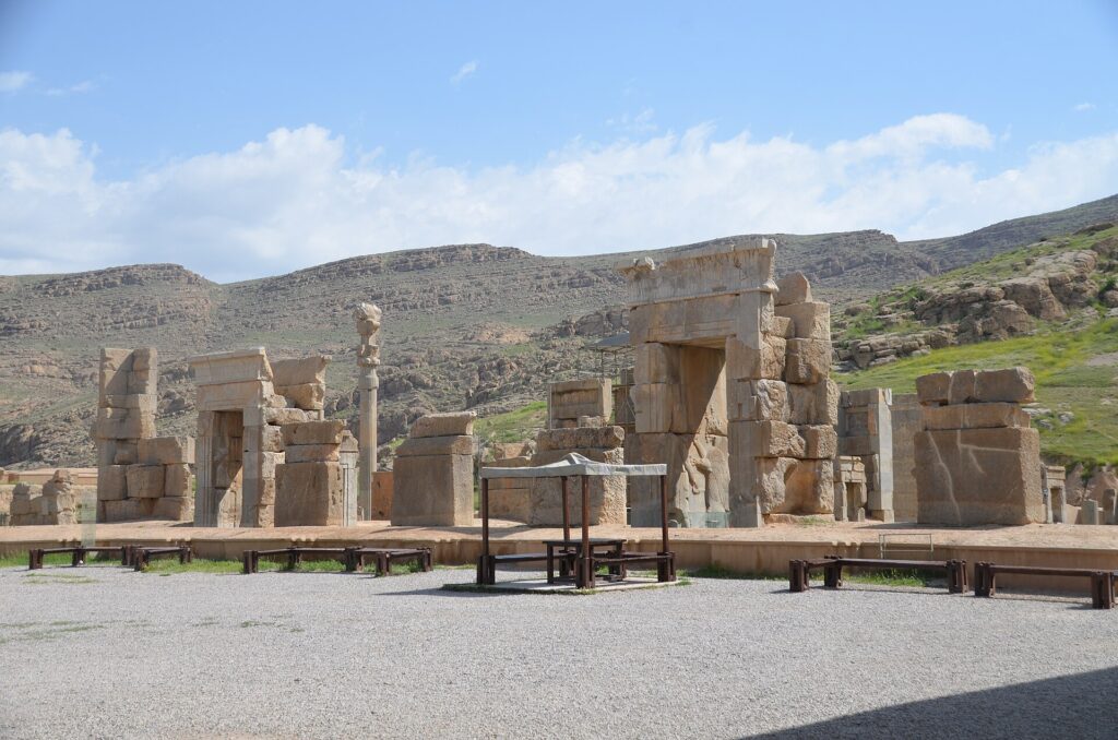 The Hall of a Hundred Columns.