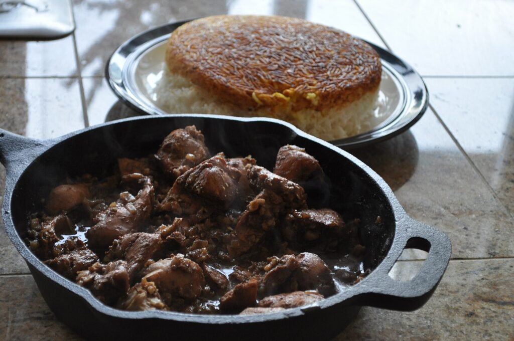 Khoresht-e fesenjan.