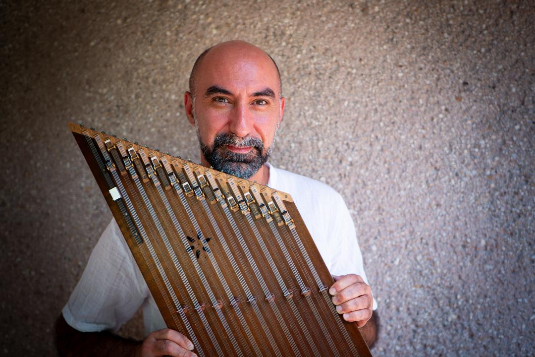 Kioomars Musayyebi with a santur.