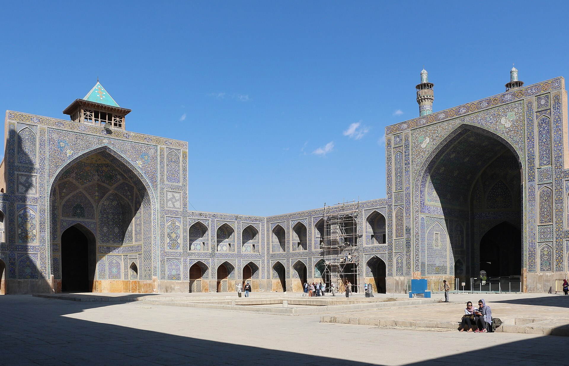 The courtyard of the Shah Mosque.