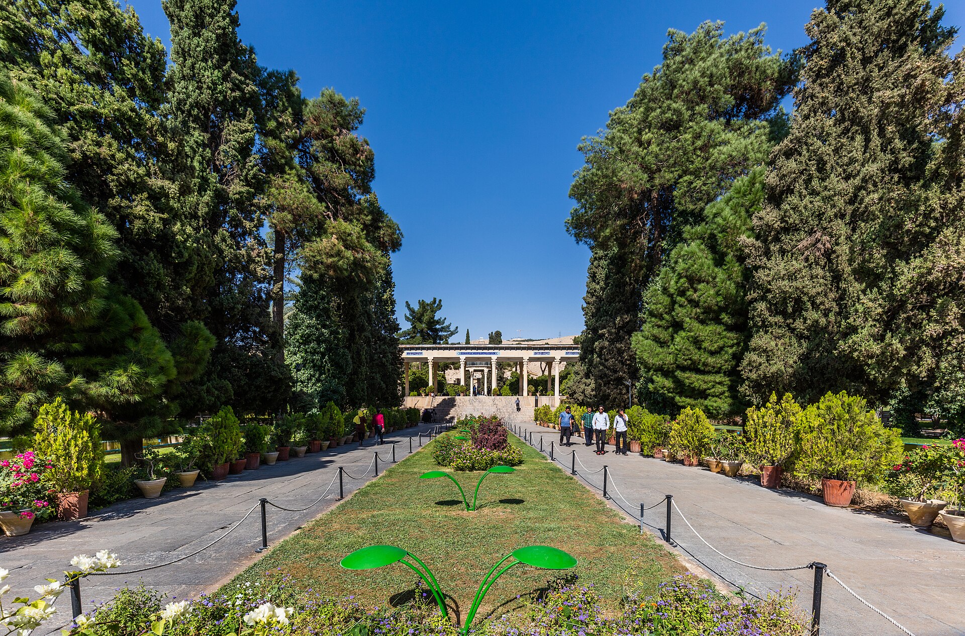 The garden and pavilion of the Hafezieh.